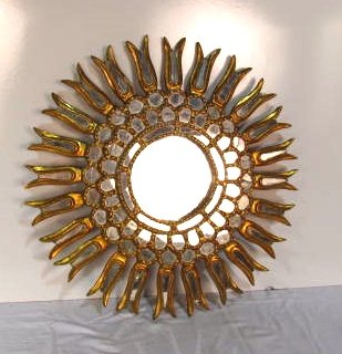 ITALIAN GILT CARVED SUNBURST MIRROR: Some cracked mirror tiles. Gilt losses. 25 1/4"diam.