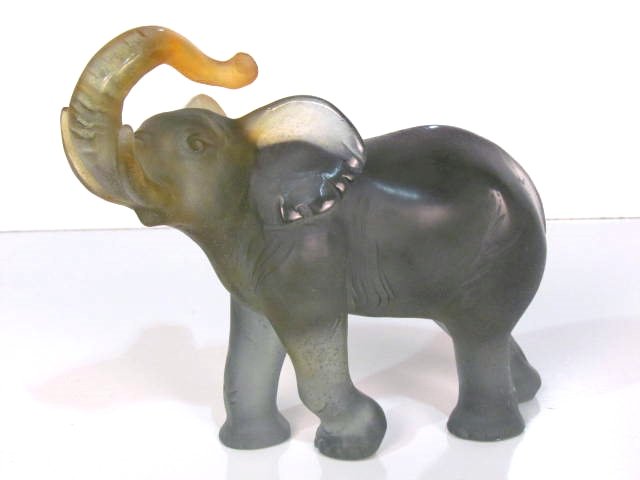 DAUM PATE DE VERRE ART GLASS ELEPHANT: Three tiny flea bites on feet. Good condition. 8"h. x 9 1/2"w.