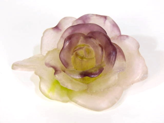 DAUM ART GLASS 3 3/4" ROSE: Signed Daum France. Very good condition.