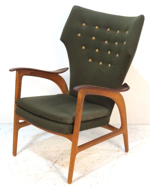 ARNE VODDER DANISH MODERN LOUNGE CHAIR: Teak. Surface crack on arm. Good condition. 40"h. x 27 1/4"w. x 29"d.