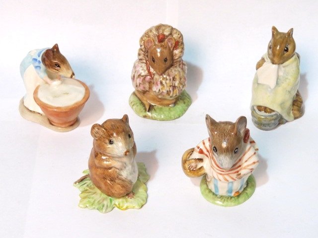 5 ROYAL DOULTON BEATRIX POTTER FIGURINES "ANNA MARIA": Very good condition. Largest 3 1/4"h.