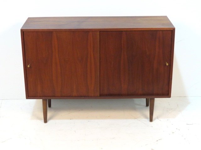 MID CENTURY WALNUT SLIDING DOOR CABINET: Good condition. 34"h. x 48"w. x 16"d.