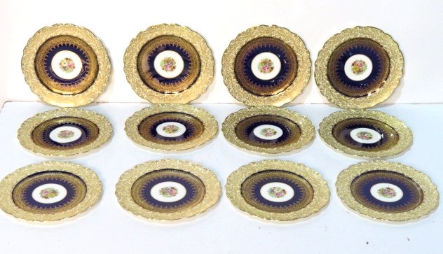 SET of 12 GEORGE JONES CRESCENT CABINET PLATES: Cobalt with gilt decoration. 8 3/4"diam.