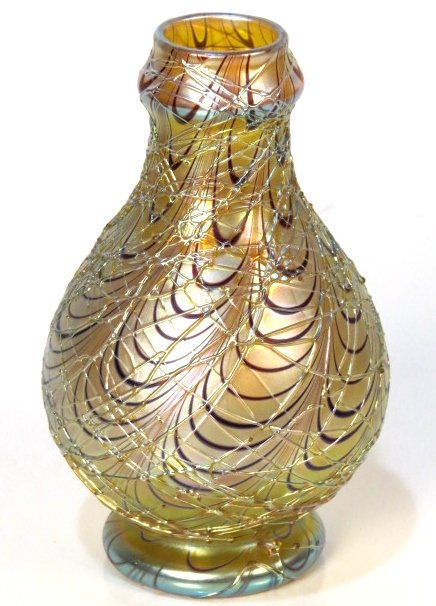 ORIENT & FLUME GLASS THREAD 5 1/2" ART GLASS VASE: Signed Orient & Flume 1980 Jn 31c. 5 1/2"h.