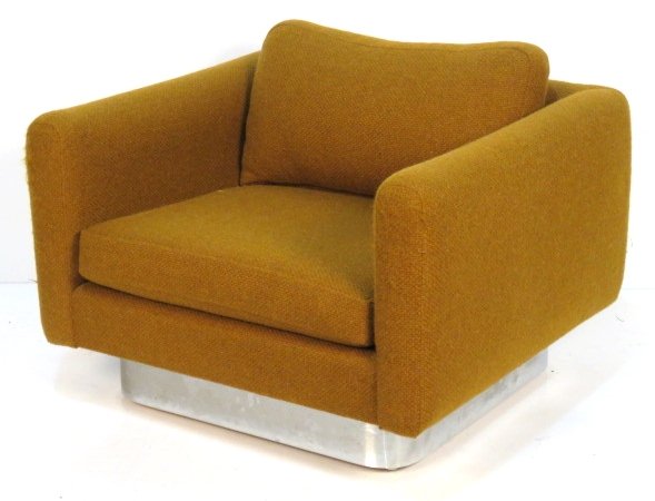 MILO BAUGHMAN STYLE CHROME BASE LOUNGE CHAIR: Chrome wrapped platform. 24"h. x 34"w. x 33"d.