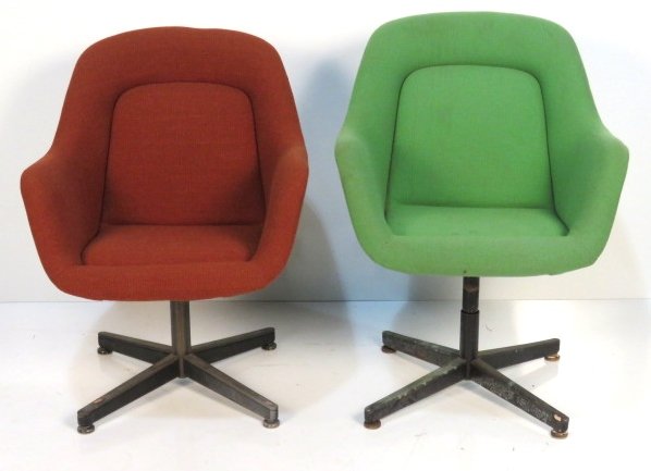 Pair KNOLL INTERNATIONAL SWIVEL LOUNGE CHAIRS: Pair Knoll swivel chairs. One red and one green upholstered. 35 1/4"h. x 26"w. x 24"d.
