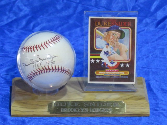 DUKE SNIDER HALL OF FAME AUTOGRAPHED BASEBALL: COA included.