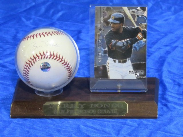 BARRY BONDS S.F. GIANTS AUTOGRAPHED BASEBALL: COA included.