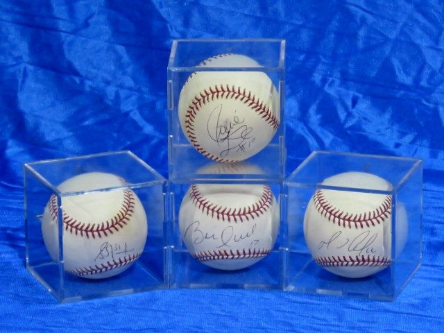 4 AUTOGRAPHED BASEBALLS HOCKEY PLAYERS HULL, FUHR,: No COA. Brett Hull, Grant Fuhr, Mario Lemieux, Pierre La Rouche.