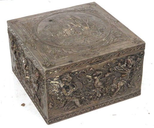 ANTIQUE CONTINENTAL 800 SILVER REPOUSSE BOX (1 of 7)
