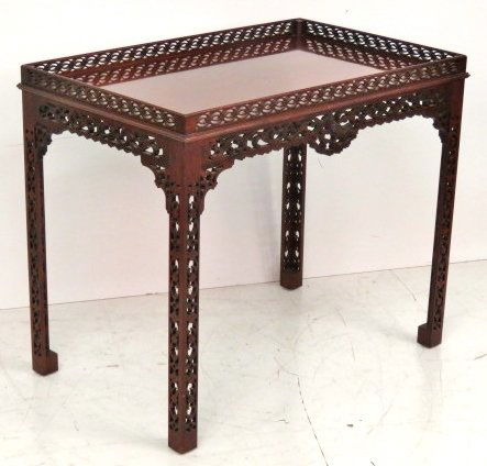 BAKER WILLIAMSBURG REPRODUCTION TEA TABLE (1 of 6)