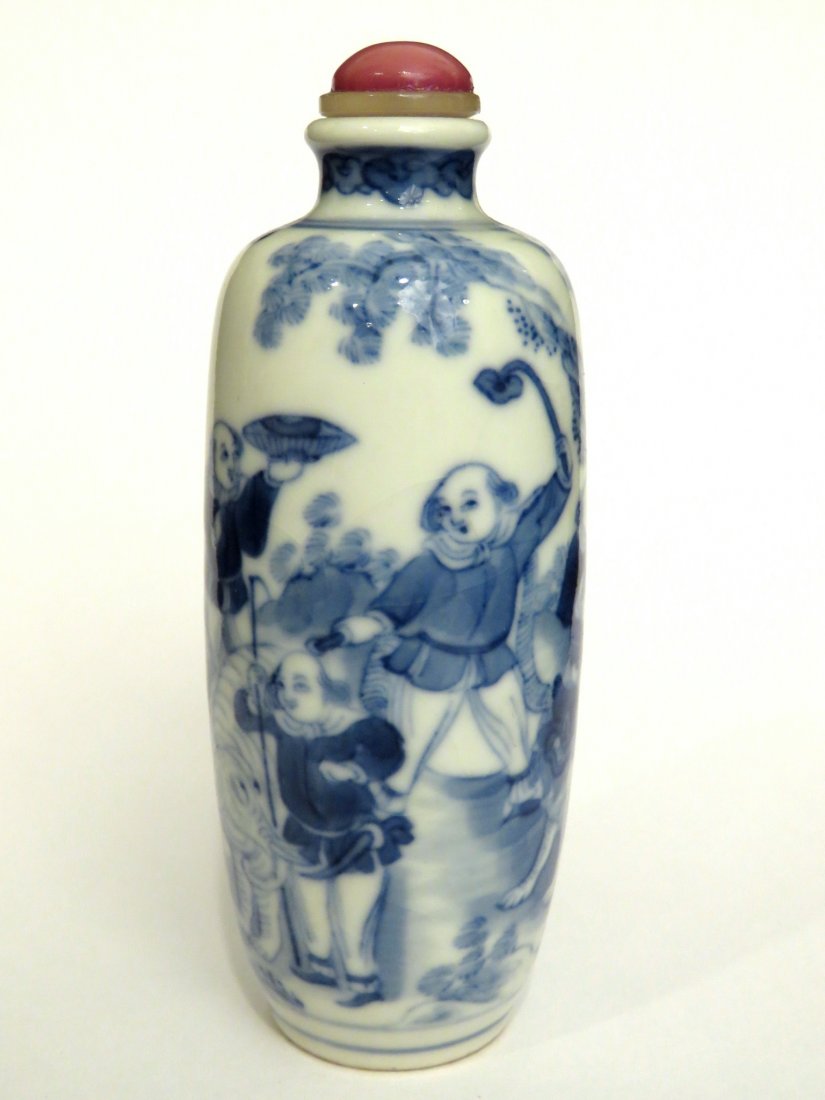 CHINESE HAND PAINTED SNUFF BOTTLE (1 of 4)