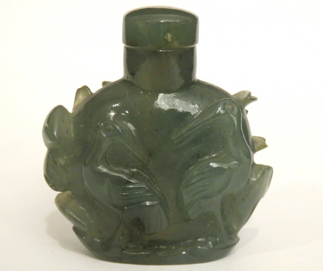 CHINESE CARVED HARDSTONE SNUFF BOTTLE (1 of 7)