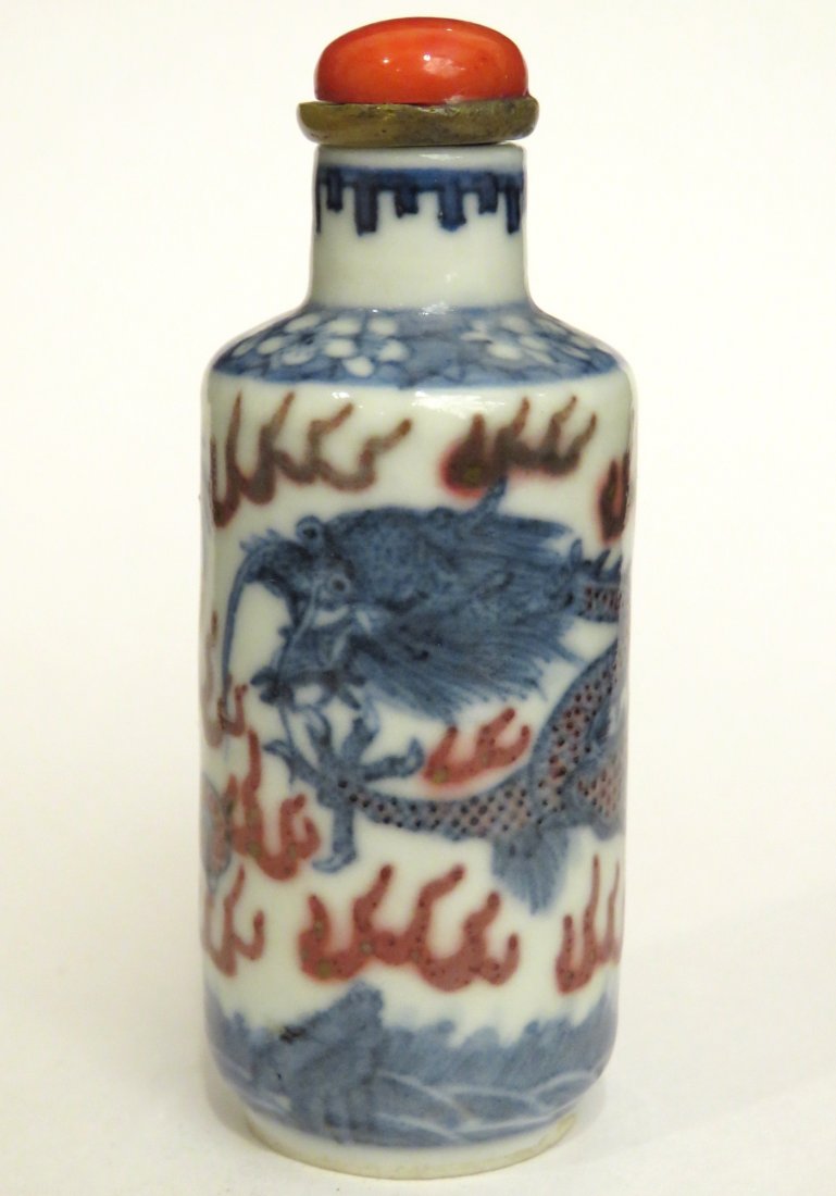 CHINESE HAND PAINTED PORCELAIN SNUFF BOTTLE (1 of 4)