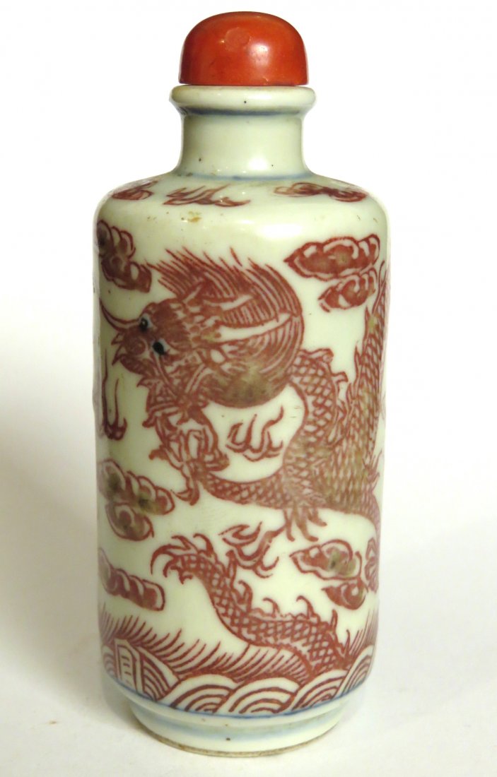 CHINESE HAND PAINTED PORCELAIN SNUFF BOTTLE (1 of 5)