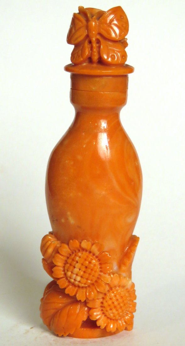 CHINESE CORAL SNUFF BOTTLE (1 of 7)