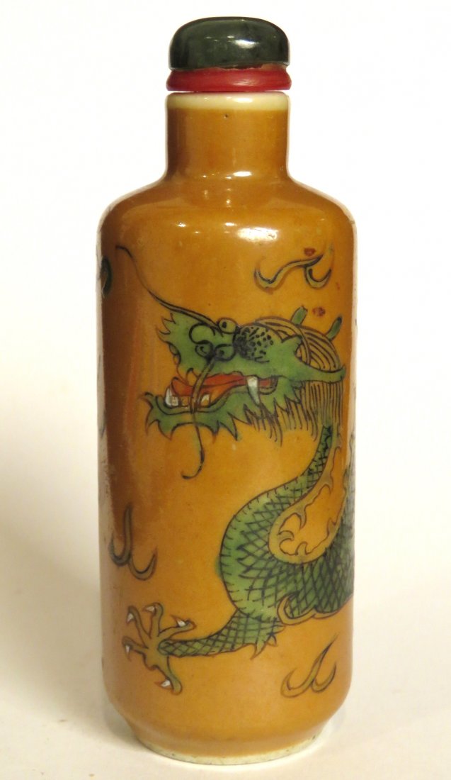 CHINESE HAND PAINTED PORCELAIN SNUFF BOTTLE (1 of 6)
