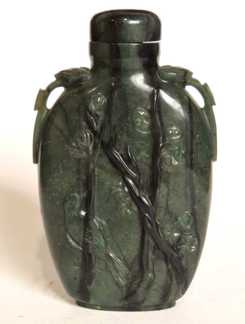 CHINESE GREEN JADE SNUFF BOTTLE (1 of 6)