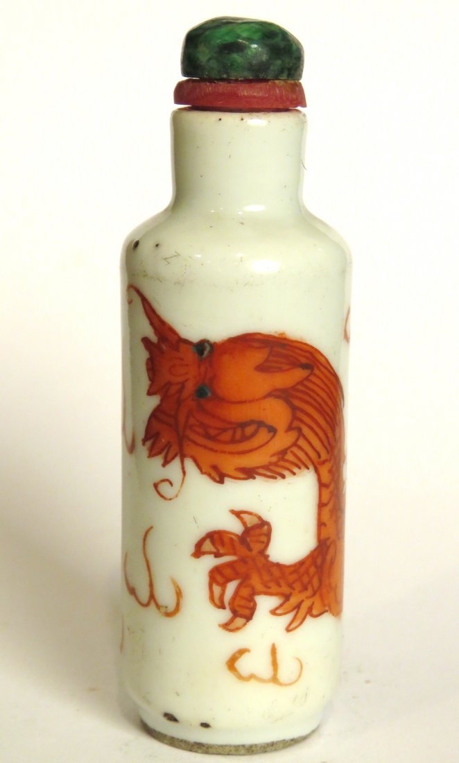 CHINESE HAND PAINTED PORCELAIN SNUFF BOTTLE (1 of 5)