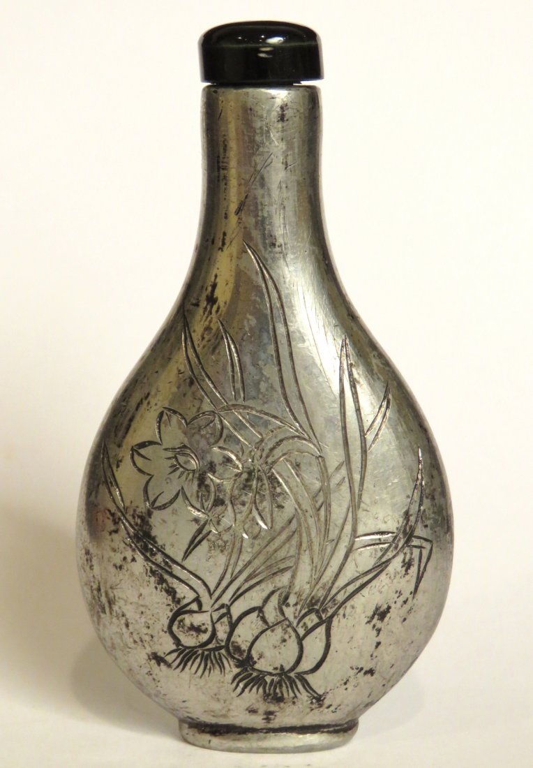 ASIAN SILVER SNUFF BOTTLE (1 of 6)