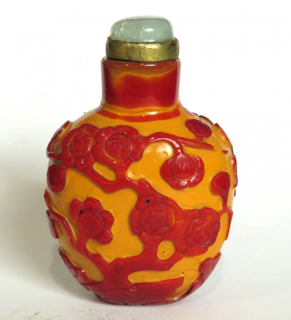 CHINESE REALGAR GLASS SNUFF BOTTLE (1 of 6)