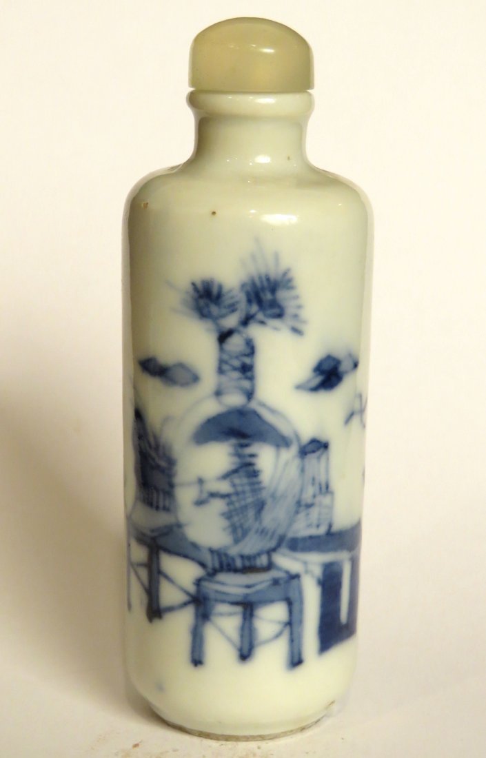 CHINESE HAND PAINTED PORCELAIN SNUFF BOTTLE (1 of 6)