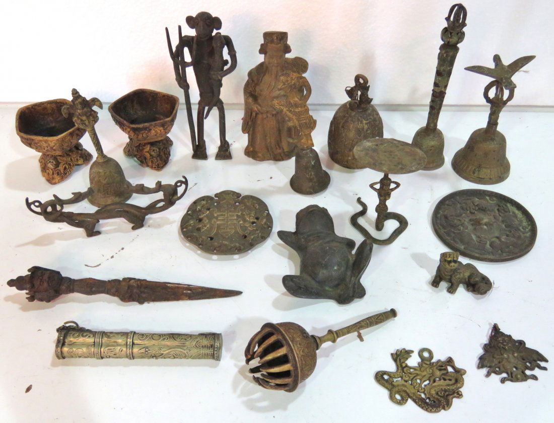 LOT OF ASIAN BRONZE & METAL OBJECTS (1 of 4)