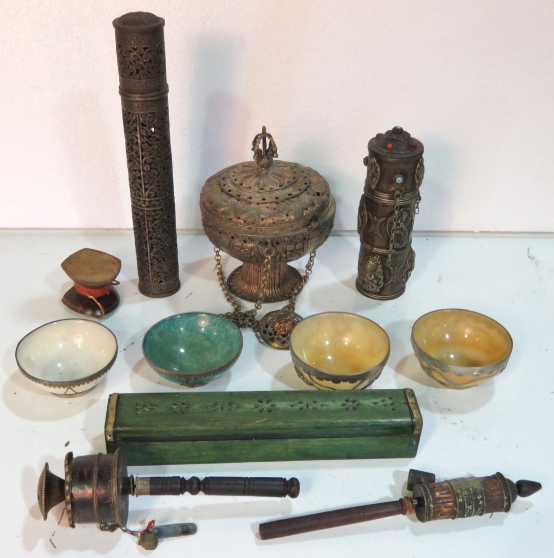 LOT OF ASIAN CEREMONIAL OBJECTS (1 of 6)