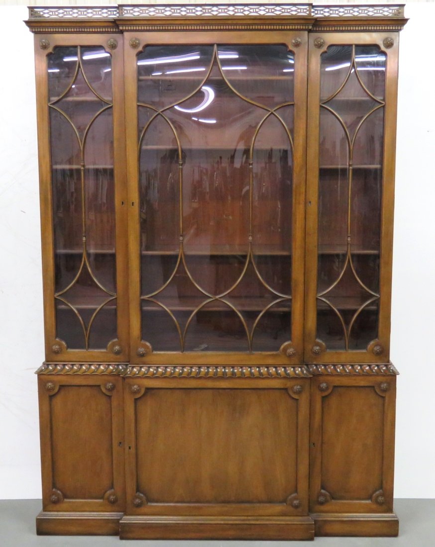 KITTINGER COLONIAL WILLIAMSBURG MAHOGANY BREAKFRONT