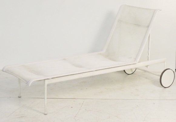 RICHARD SCHULTZ FOR KNOLL CHAISE LOUNGE: White painted metal. 36 1/2"h. x 74 1/2"w. x 25 1/2"d.