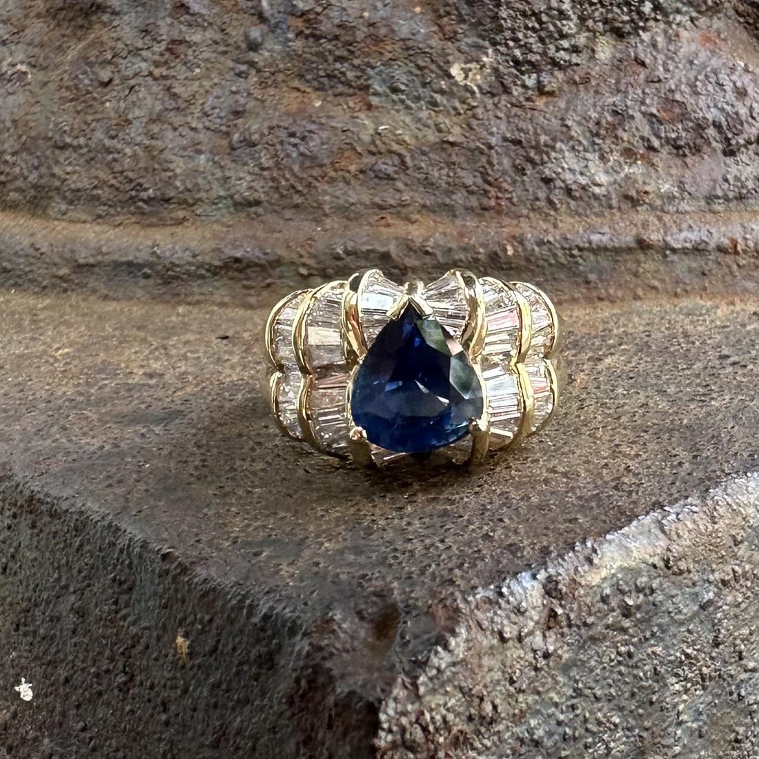 18k Gold GIA Pear Sapphire w/ Diamond Statement Ring - 2