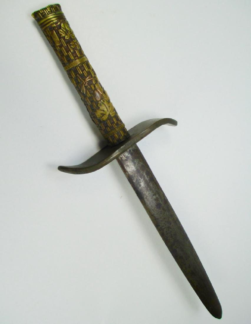 An Antique Japanese Dirk Style Knife or Dagger (1 of 5)