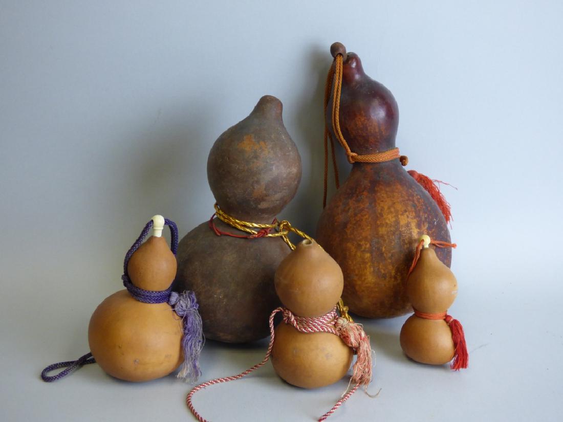 Lot of 5 Gourd Decanters: 1 with damage. Size : 9" H on largest.