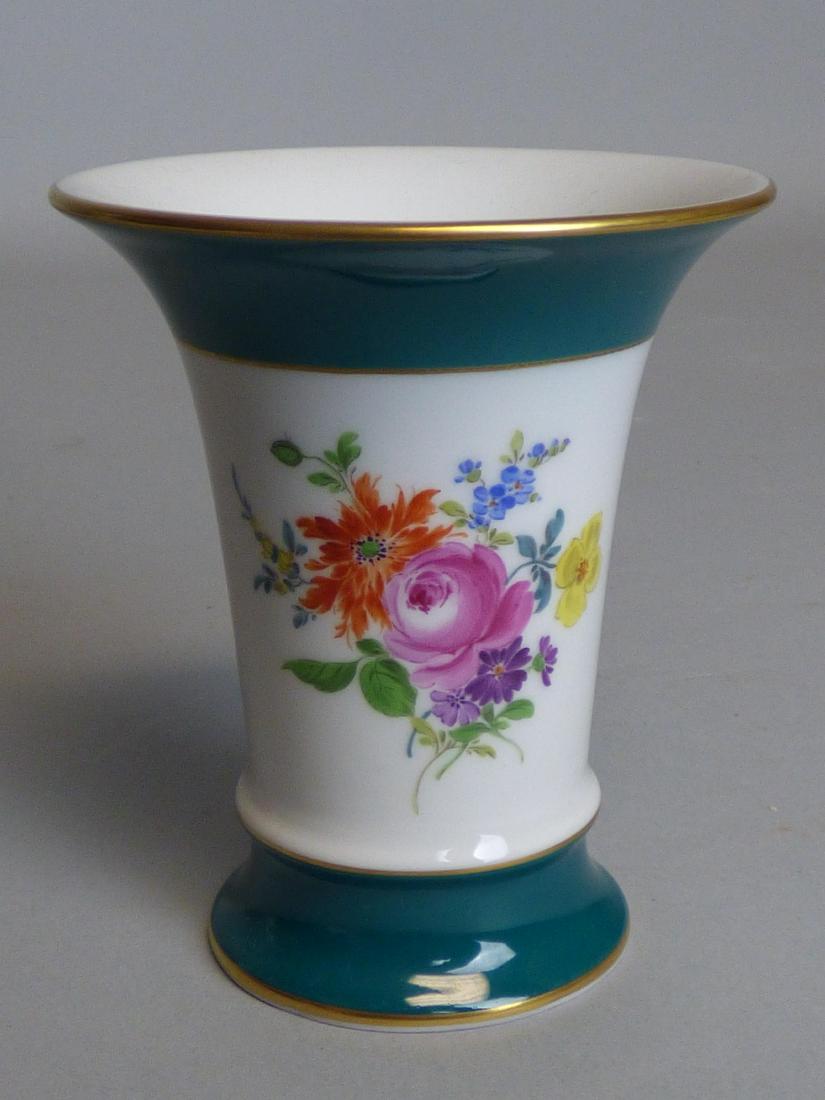 Meissen Cabinet Vase: 4" H x 3.25" D