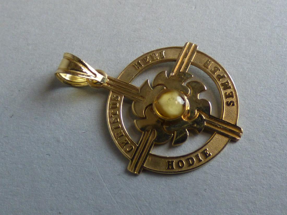 14 Karat Gold Nativity Stone Pendant (1 of 5)