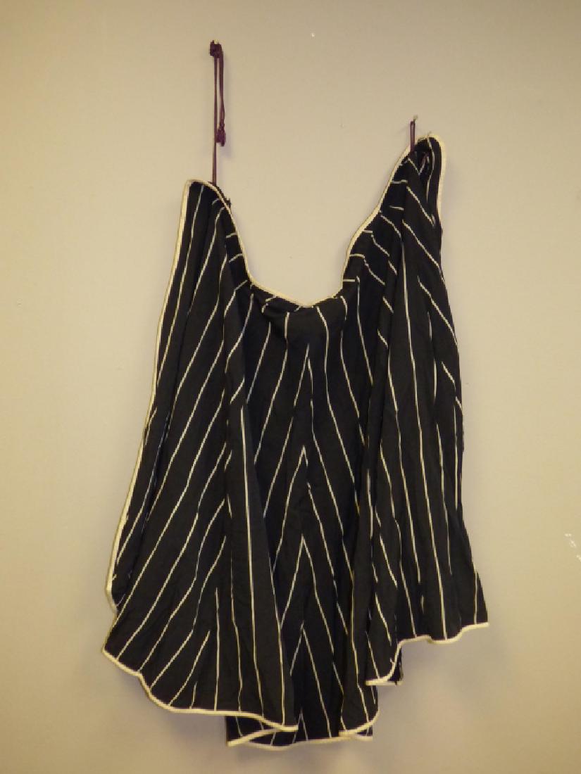 Japanese Cape - Black & White: Size : 34 1/2" L