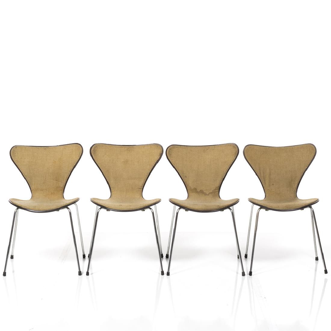 Arne Jacobsen Chairs (4) (1 of 6)