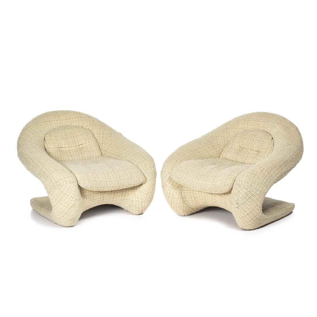 R. Huber Lounge Chairs (2): Pair of lounge chairs in upholstery over fiberglass frames by R. Huber & Co, Canada 1960s. 28" H x 34" W x 39" D.