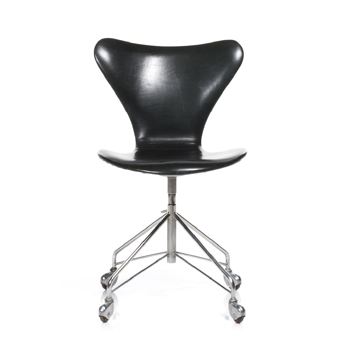 Arne Jacobsen Series 7 Chair: Series 7 leather chair with rolling base by Arne Jacobsen for Fritz Hansen, Denmark 1960s. 33" H x 18" W x 22" D.