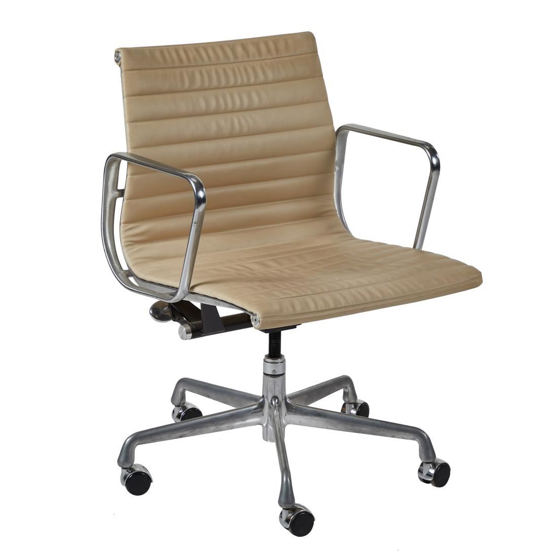 Charles and Ray Eames Aluminum Group Chair (1 of 3)