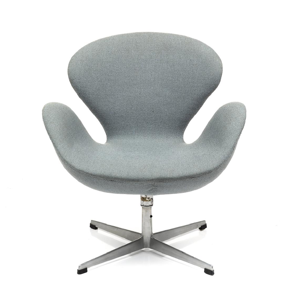 Arne Jacobsen Swan Chair: Swan Chair by Arne Jacobsen for Fritz Hansen, 1960s.