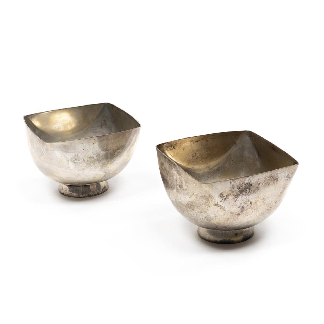 Ward Bennett Silver Bowls (2): Pair of silverplate bowls by War Bennett, 1970s.