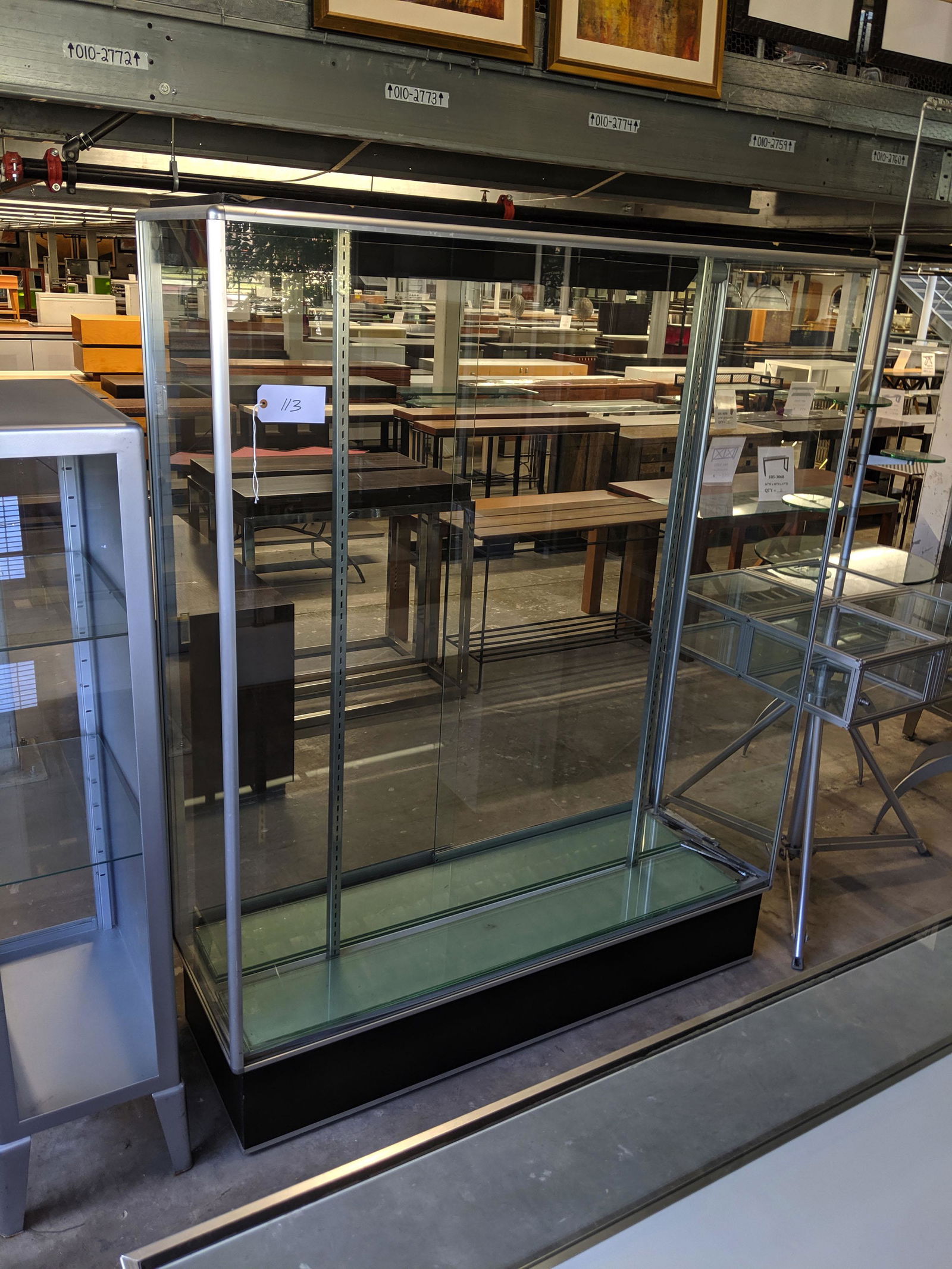 Standing Vitrine (1 of 1)