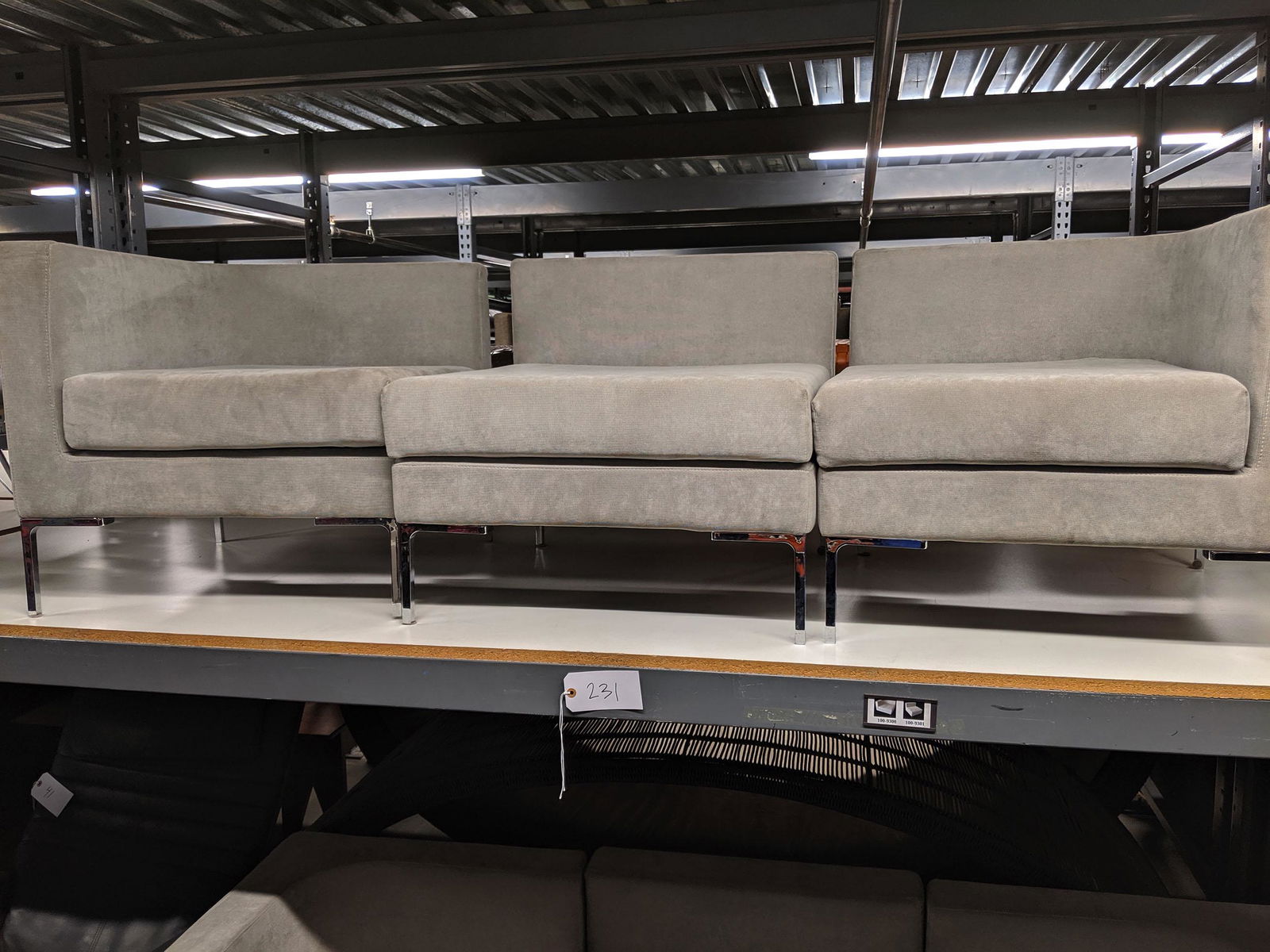 Six-Piece Sectional Seating (6) (1 of 3)