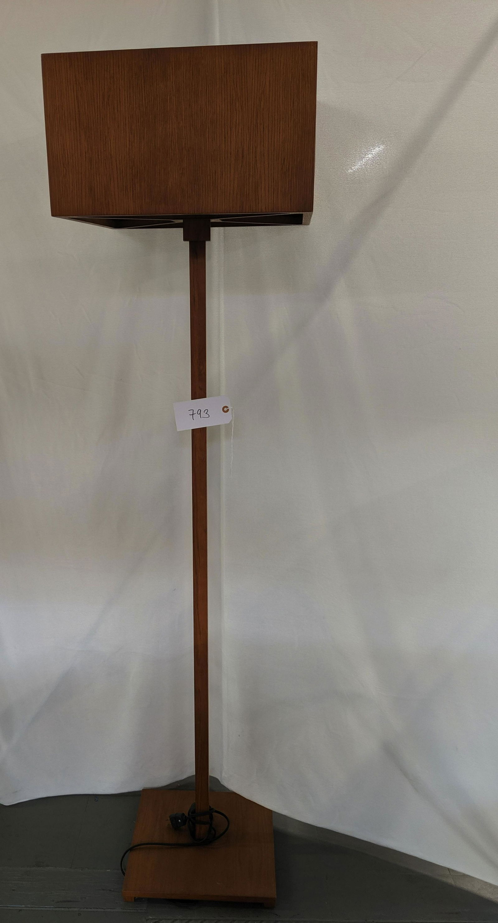 Wooden Floor Lamps (4) (1 of 2)