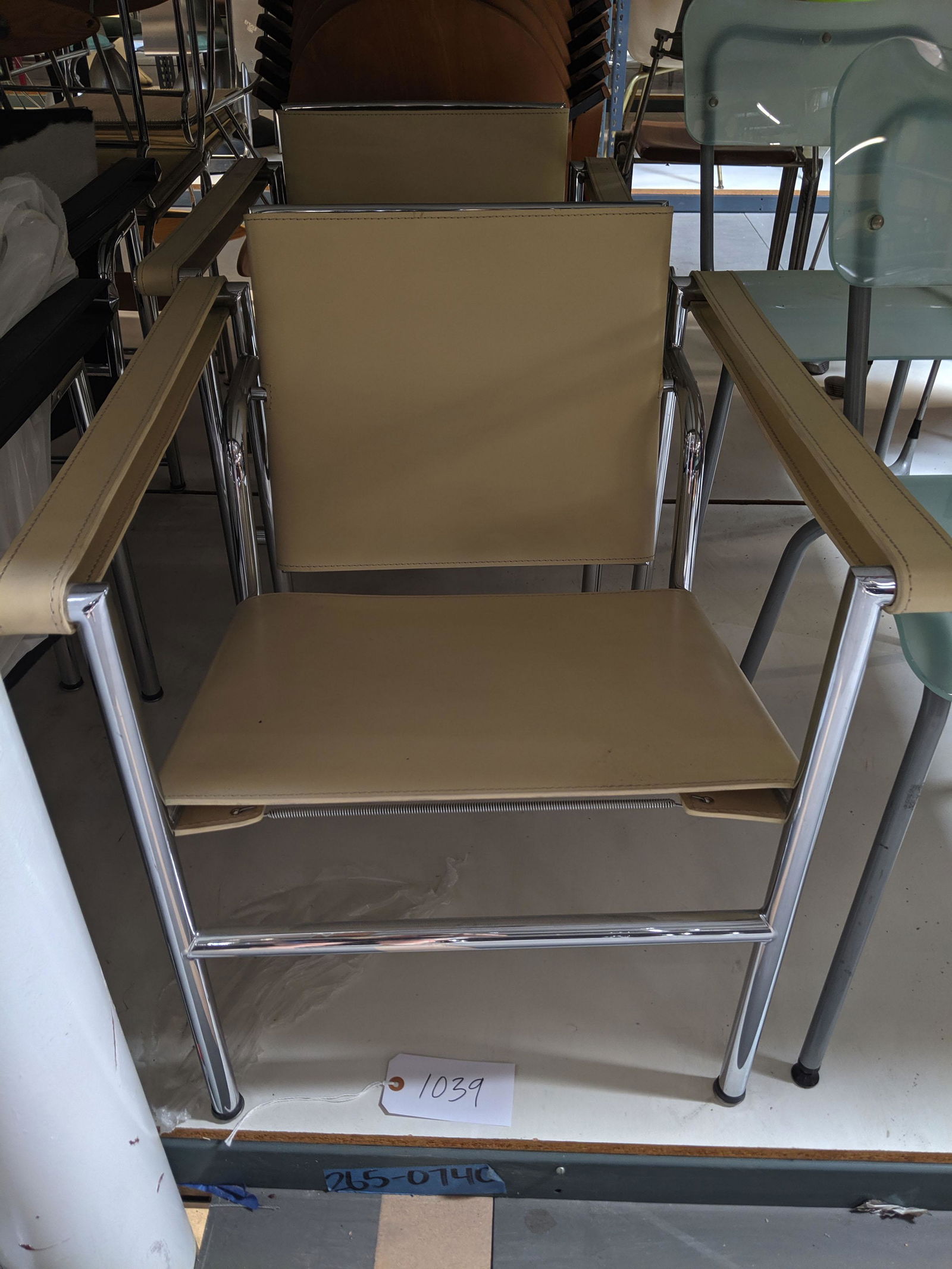 Le Corbusier Chairs: Pair of Le Corbusier chairs.