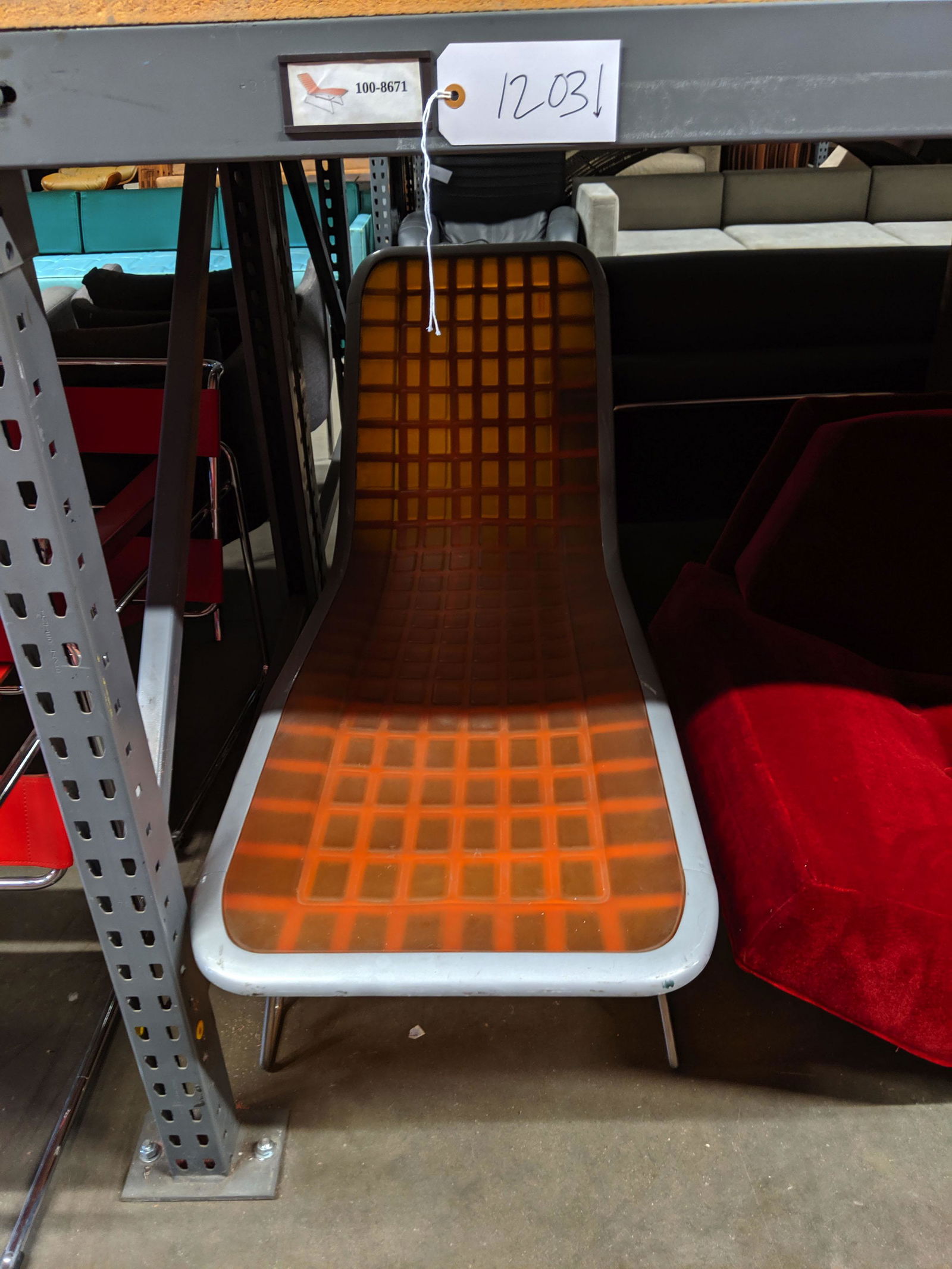 Contemporary Chaise Longue (1 of 1)