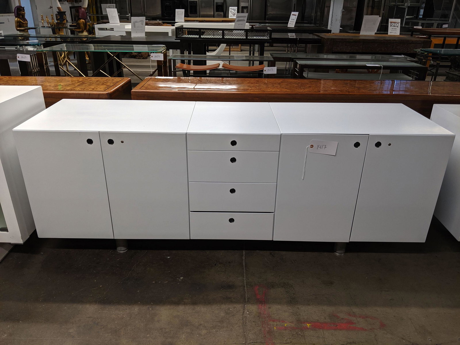 Modern Credenza: Single white modern credenza.