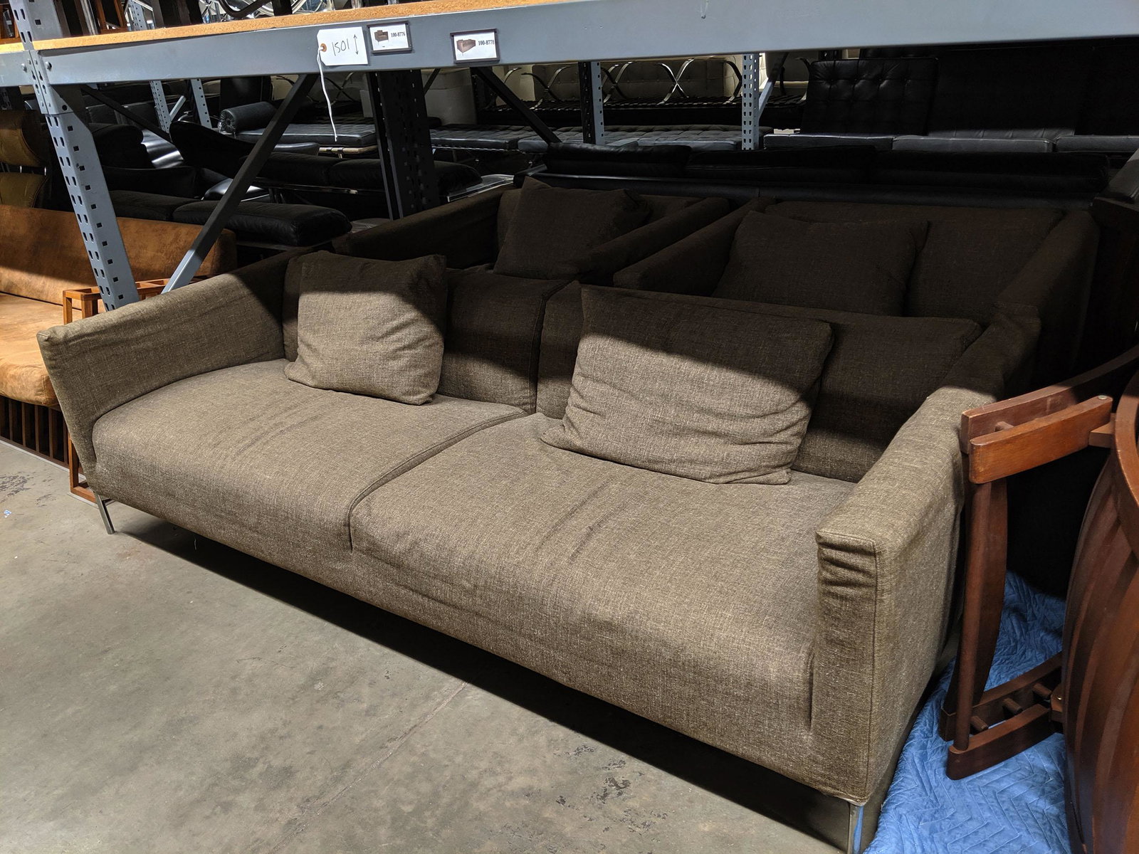 Modern Seating Set (1 of 3)