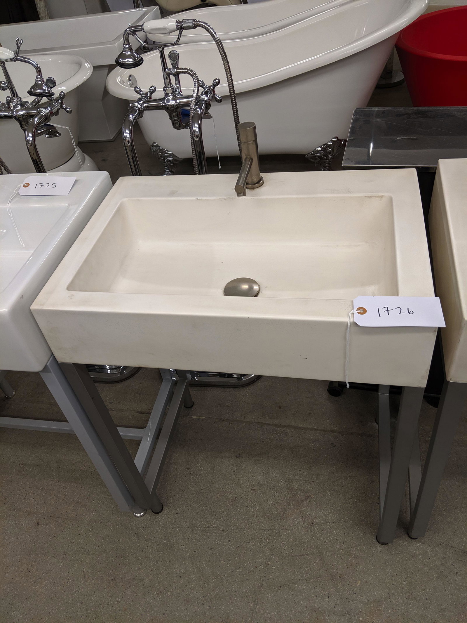 Modern Sink: Modern sink.